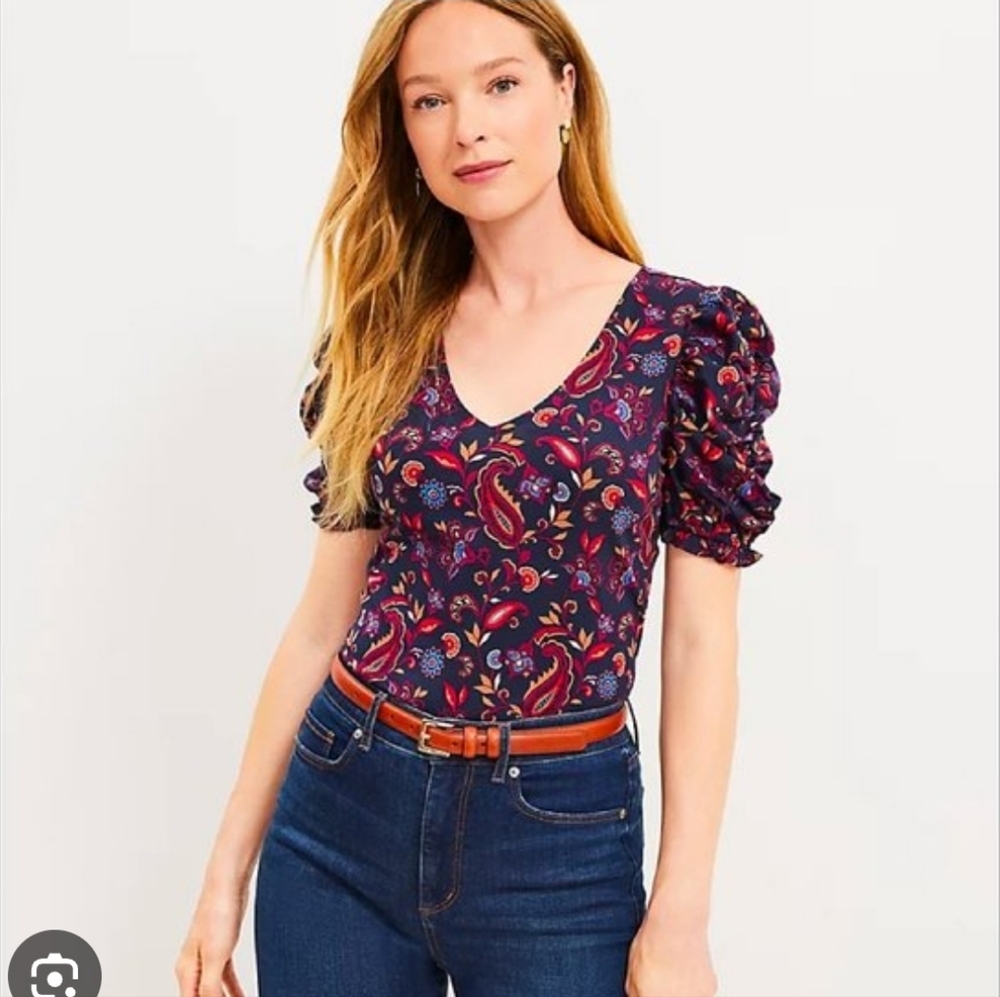 Loft Paisley Cinched Ruffle Sleeve V Neck Xxs